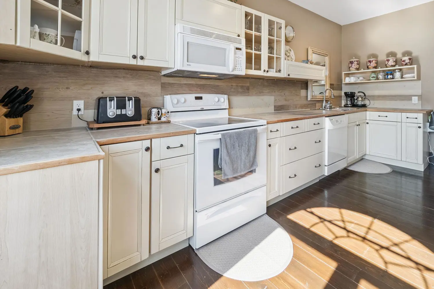 1441 Cedar Lane photo 4
