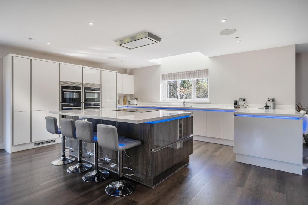 Additional image 6 of 5 bed detached house for saleNorth Close, Havant PO9