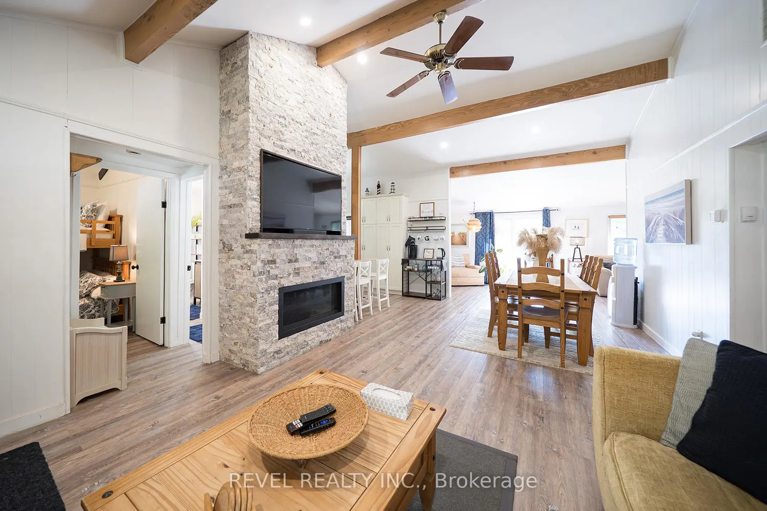 114 Hillview Crescent photo 3