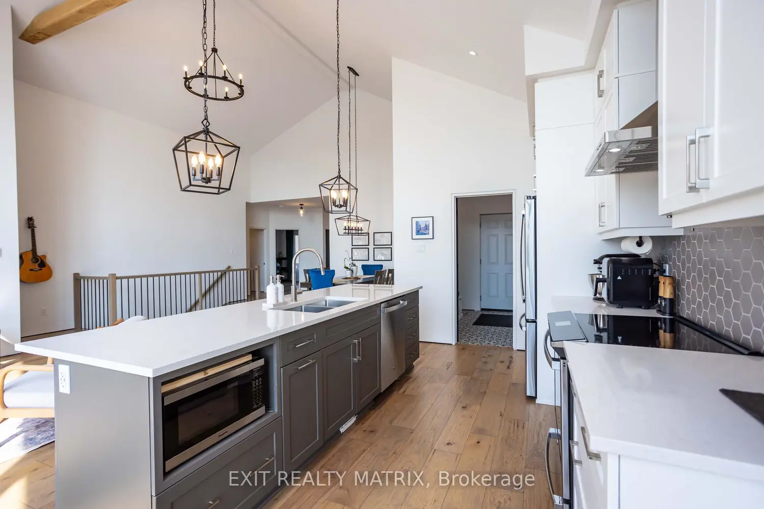 709 Lebrun Street photo 3