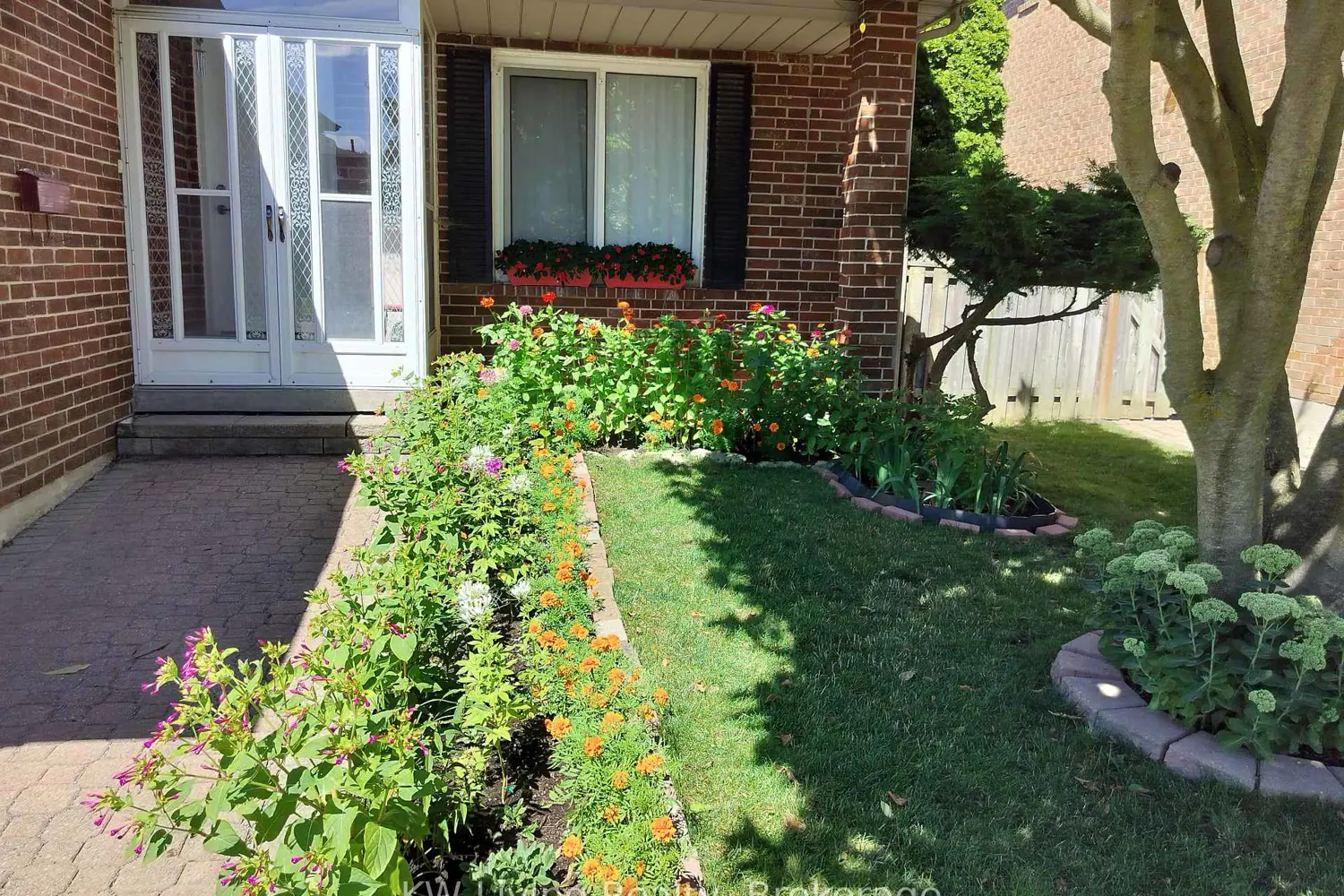 215 Hollingham Road photo 2