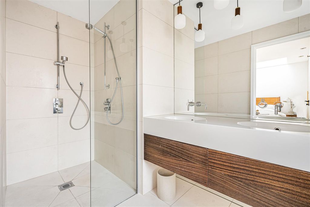Additional image 26 of 4 bed detached bungalow for saleWatermill Lane, Hertford SG14