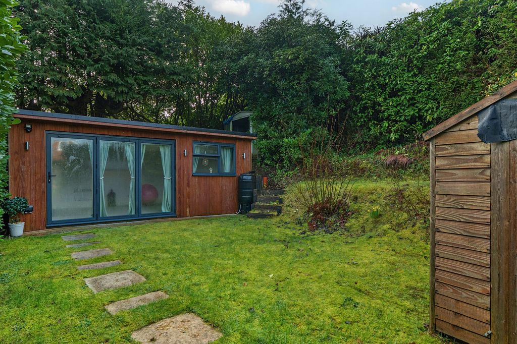 Additional image 14 of 4 bed detached house for saleClovelly Road, Hindhead GU26