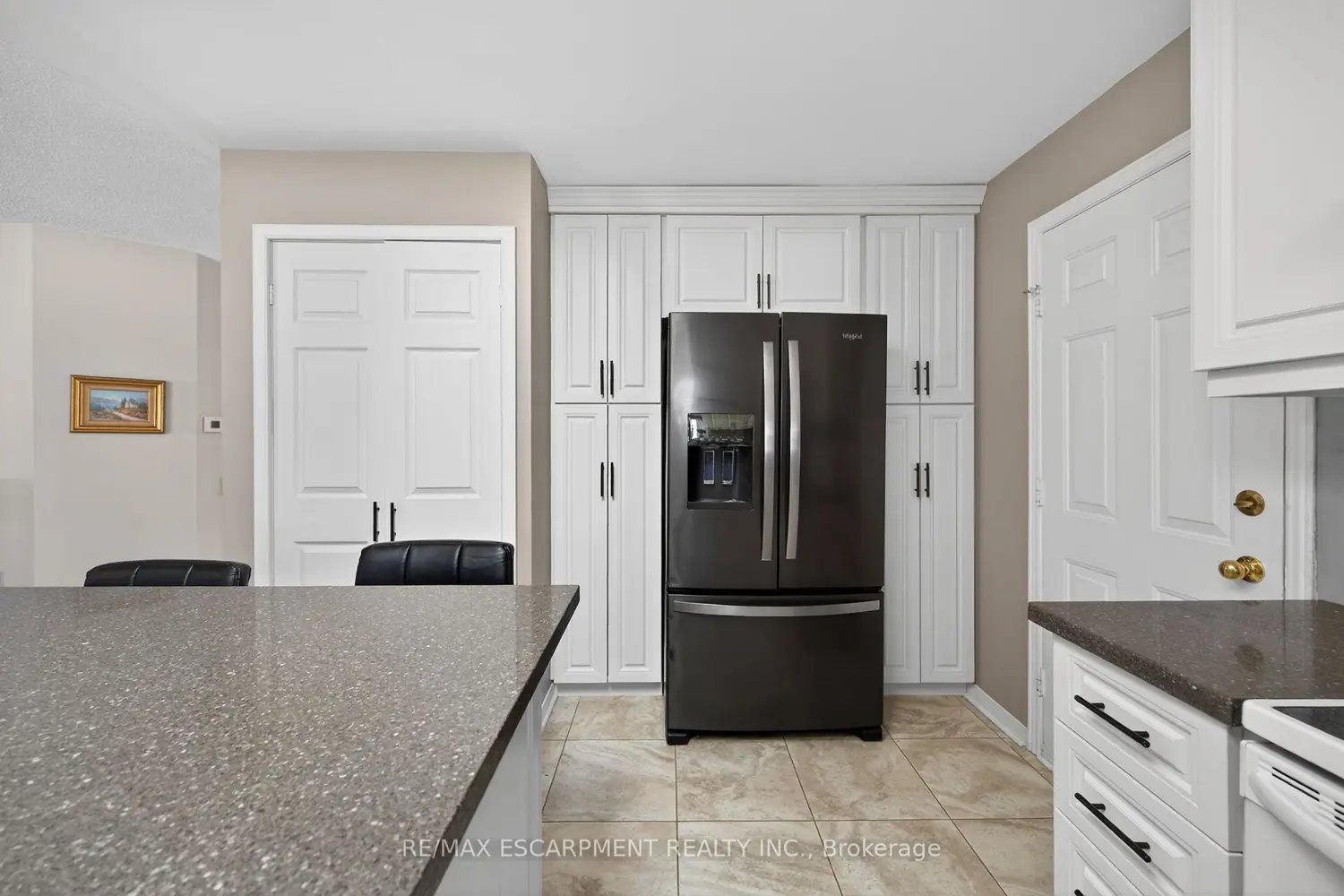 232 Silverbirch Boulevard photo 5