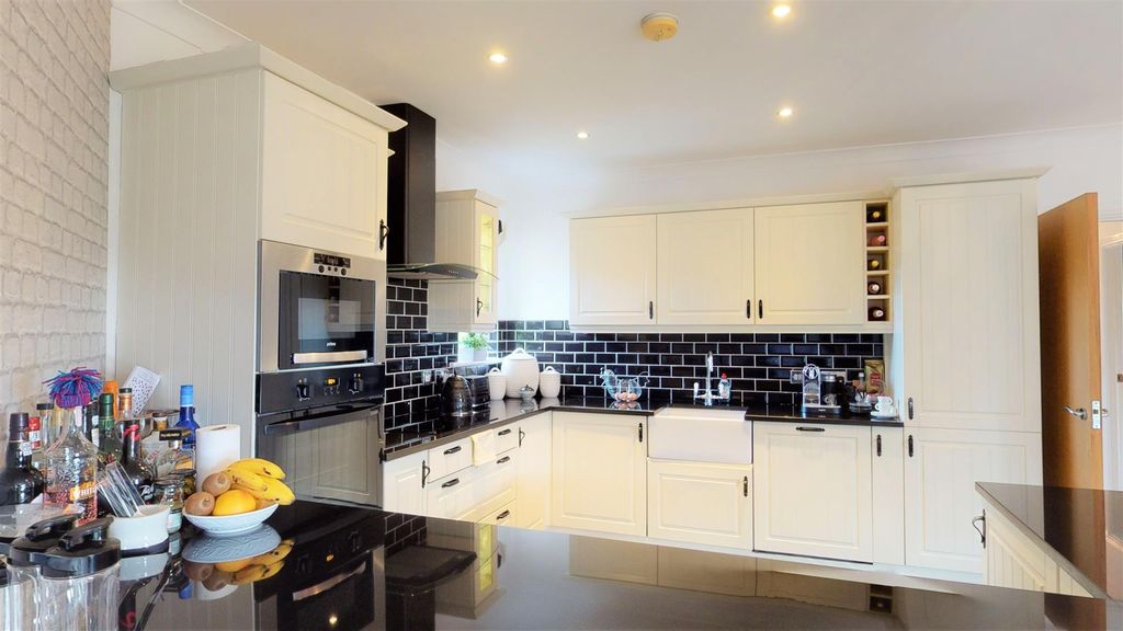Additional image 5 of 2 bed flat for saleAlmond Court, Northowram, Halifax HX3