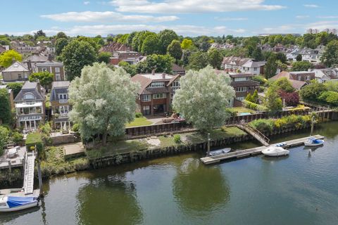 Ducks Walk, Twickenham TW1
