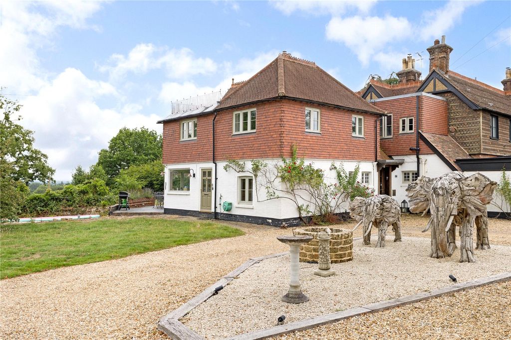 5 bed semi-detached house for saleNorwood Hill, Horley, Surrey RH6