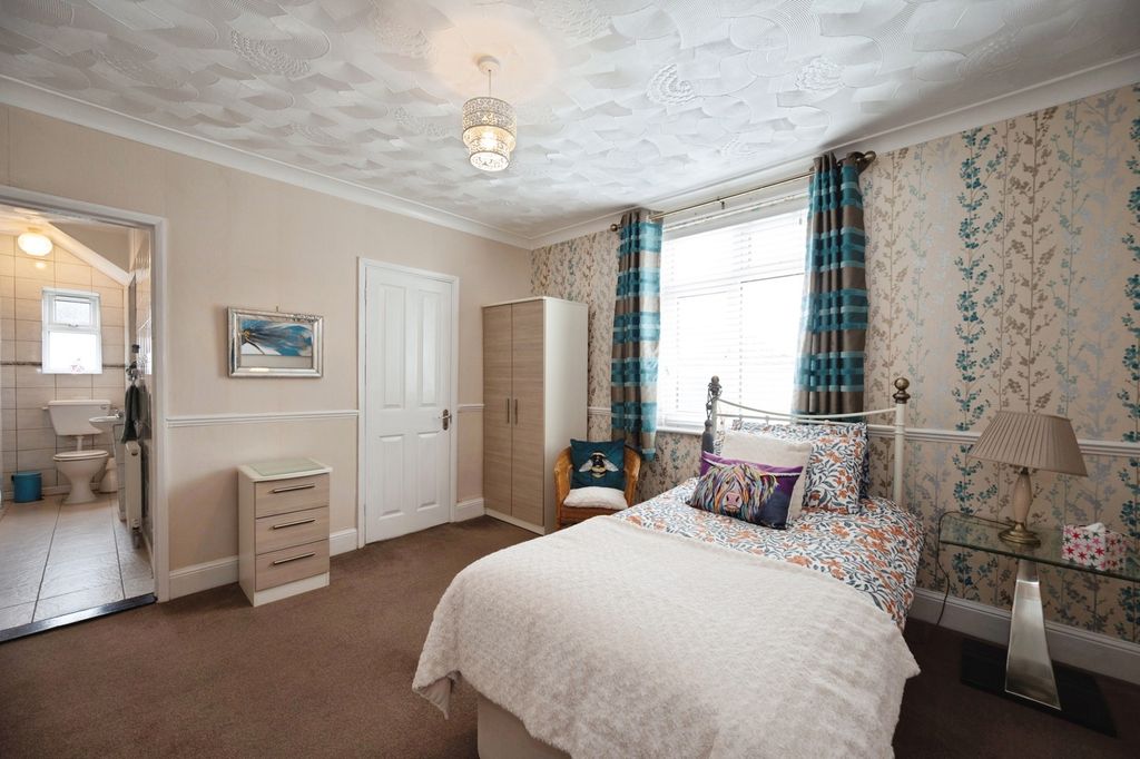 Additional image 9 of 5 bed detached house for saleHavant Road, Hayling Island, Hampshire PO11