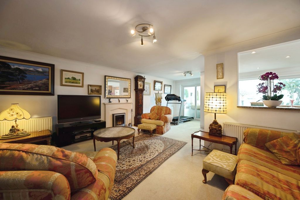 Additional image 12 of 4 bed detached house for saleWittering Road, Hayling Island, Hampshire PO11