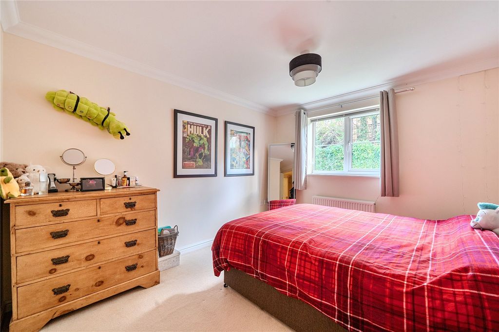 Additional image 10 of 2 bed flat for saleHaslemere, Surrey GU27