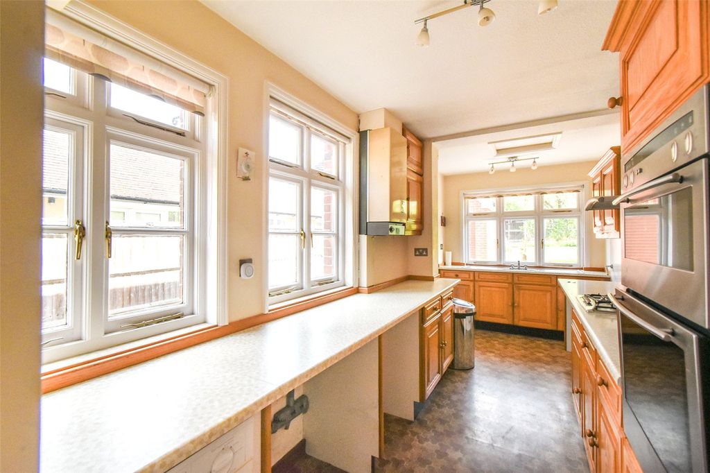 Additional image 6 of 3 bed detached house for saleReading Road, Hook, Hampshire RG27
