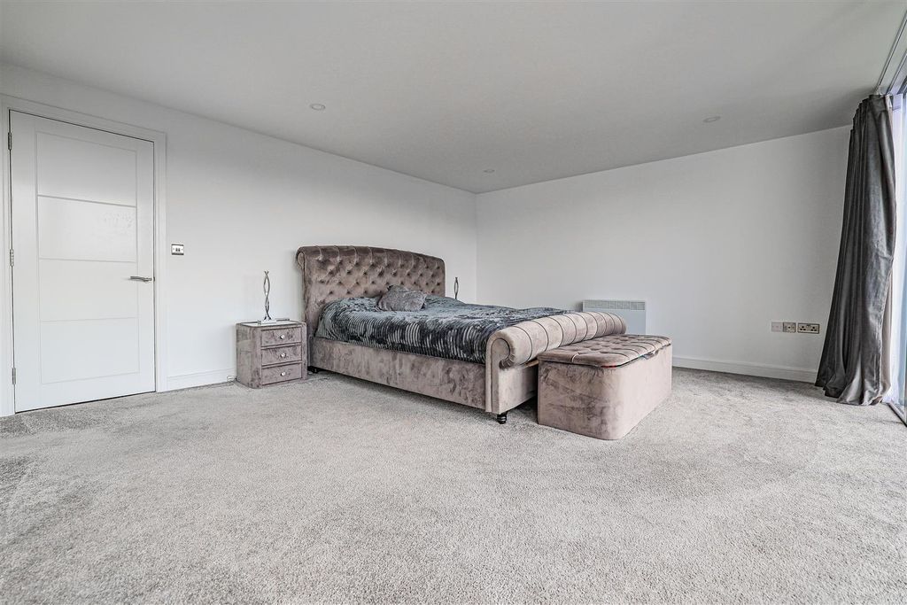 Additional image 14 of 3 bed flat for saleWaterhouse Street, Hemel Hempstead HP1