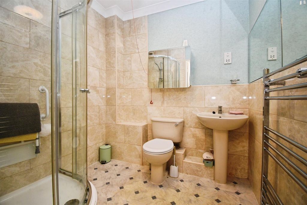 Additional image 10 of 2 bed flat for saleAlbion Court, Anlaby Common, Hull HU4