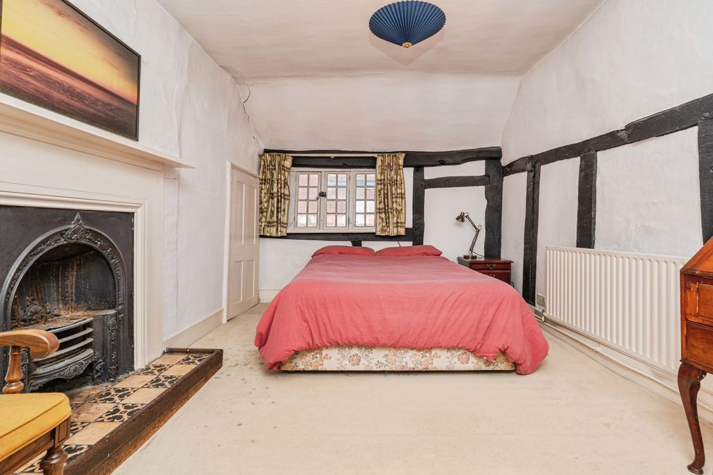 Additional image 15 of 2 bed flat for salePetworth Road, Haslemere, Surrey GU27