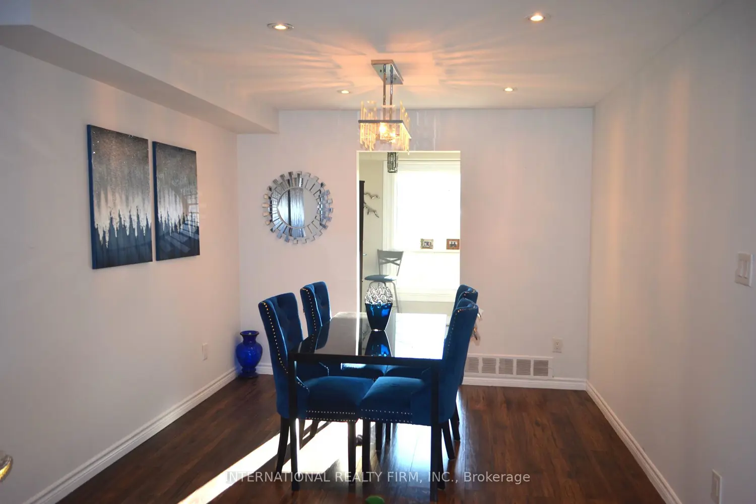 222 Pearson Street 15 photo 2