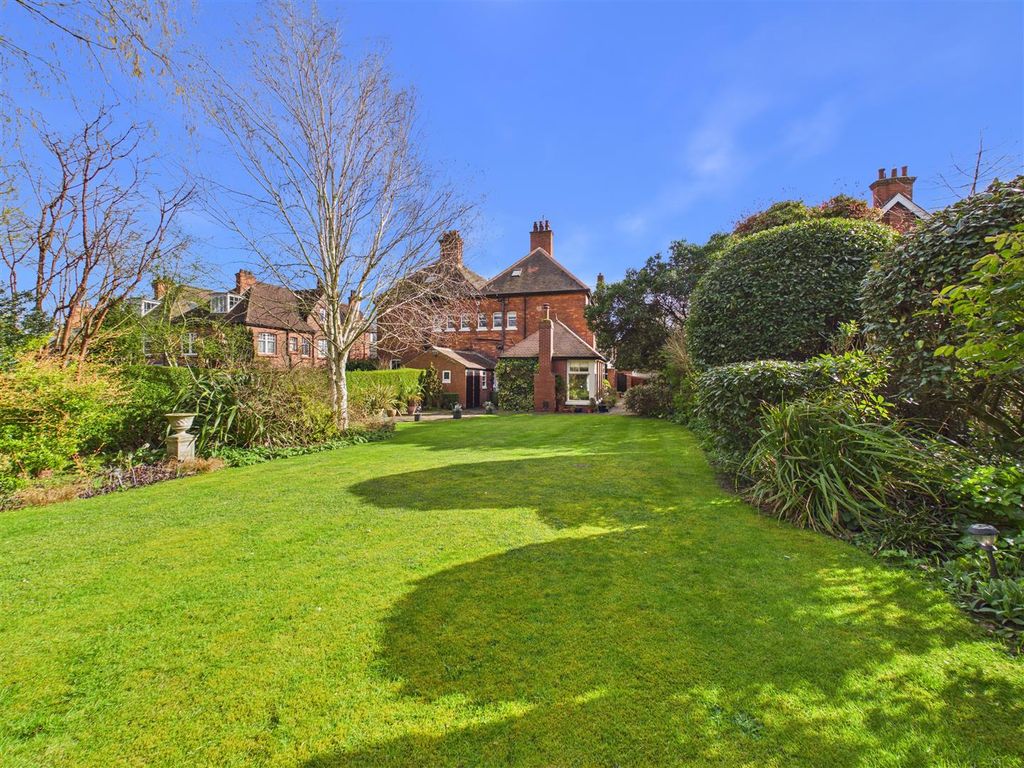 Additional image 2 of 5 bed semi-detached house for saleDavenport Avenue, Hessle HU13