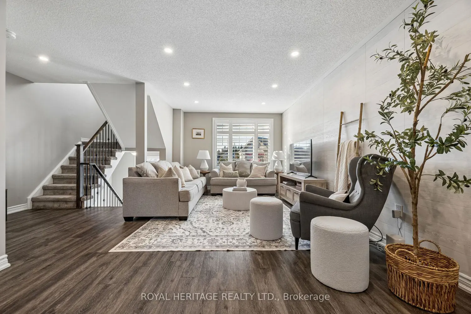 54 Streathern Way photo 2