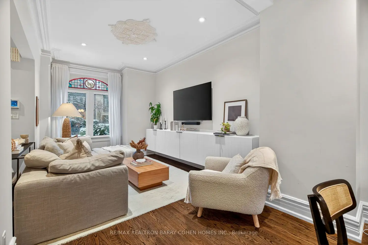 198 Macpherson Avenue photo 3