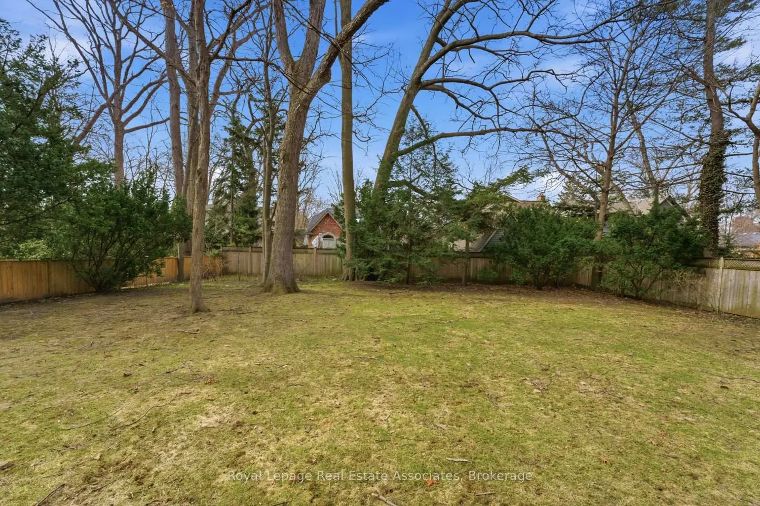 95 Oakes Drive photo 2