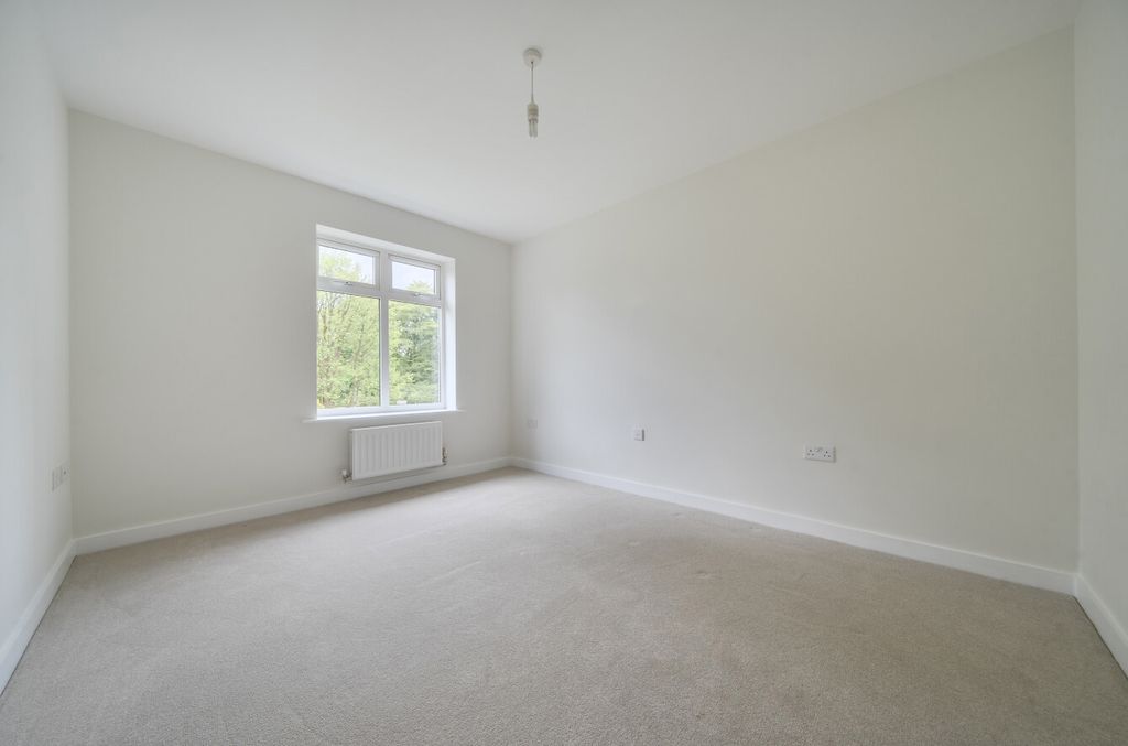 Additional image 13 of 2 bed flat for saleBeacon Crescent, Hindhead, Surrey GU26
