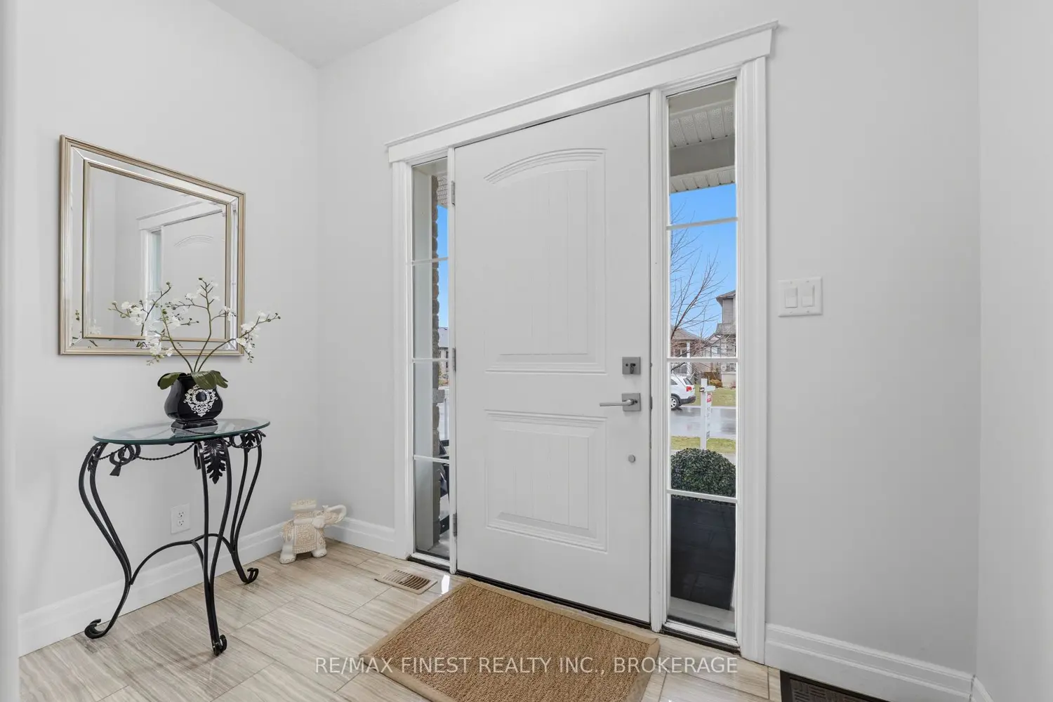 1298 Carfa Crescent photo 3