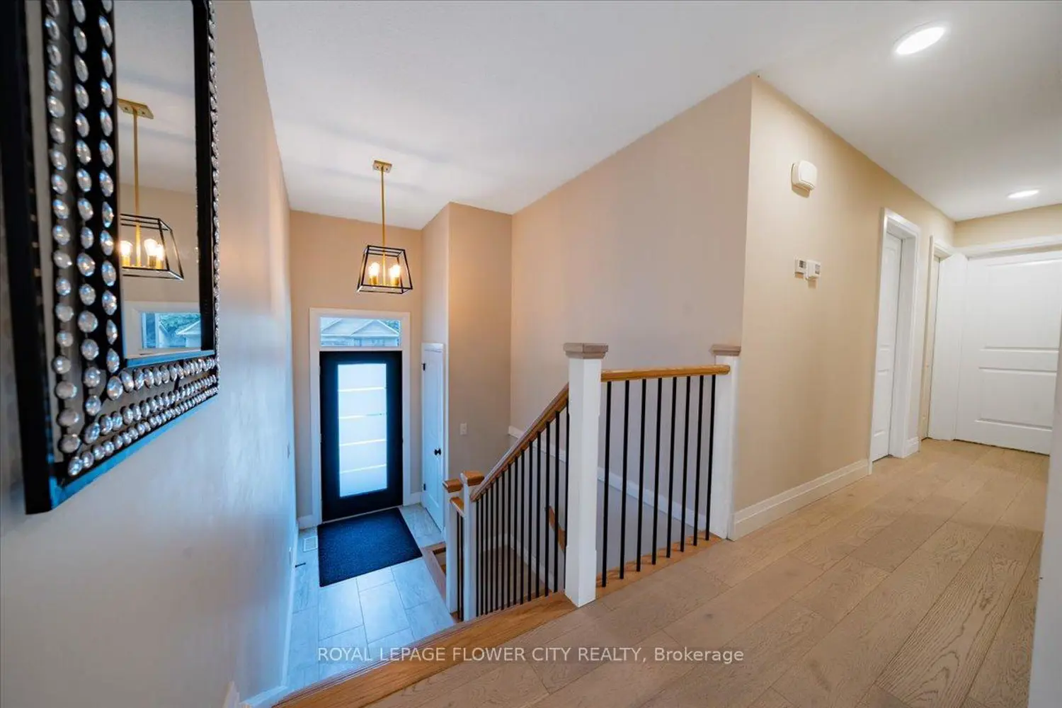 430 Wellington Street photo 2