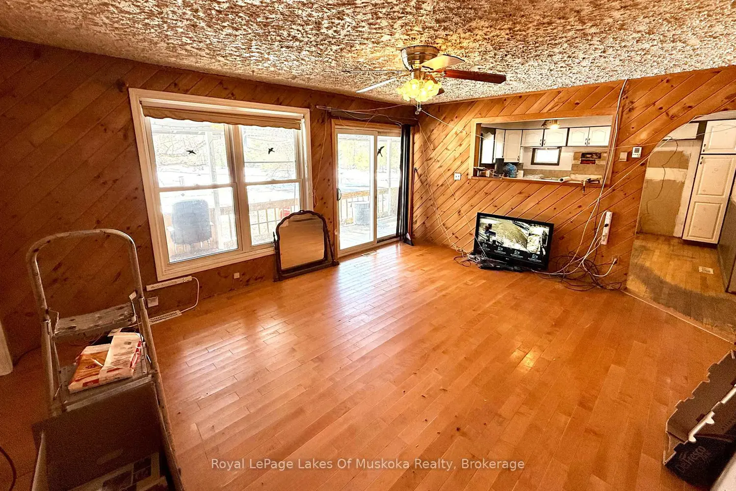 1071 Naismith Road photo 3