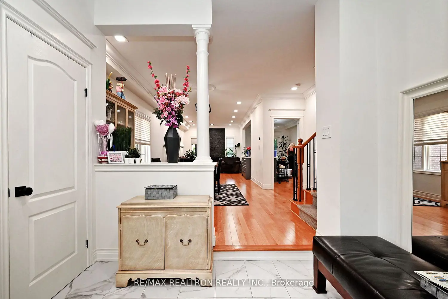 100 Kingsbridge Circle photo 2