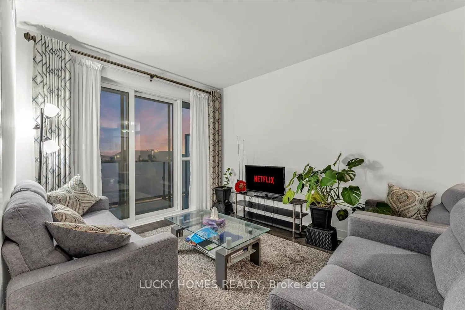 2550 Simcoe Street 317 photo 3
