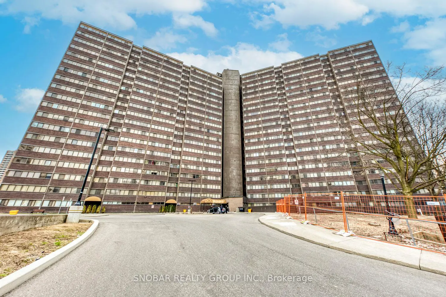 11 Wincott Drive 810