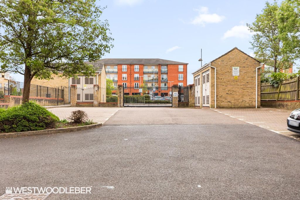 Additional image 16 of 2 bed flat for saleTaverners Way, Hoddesdon EN11