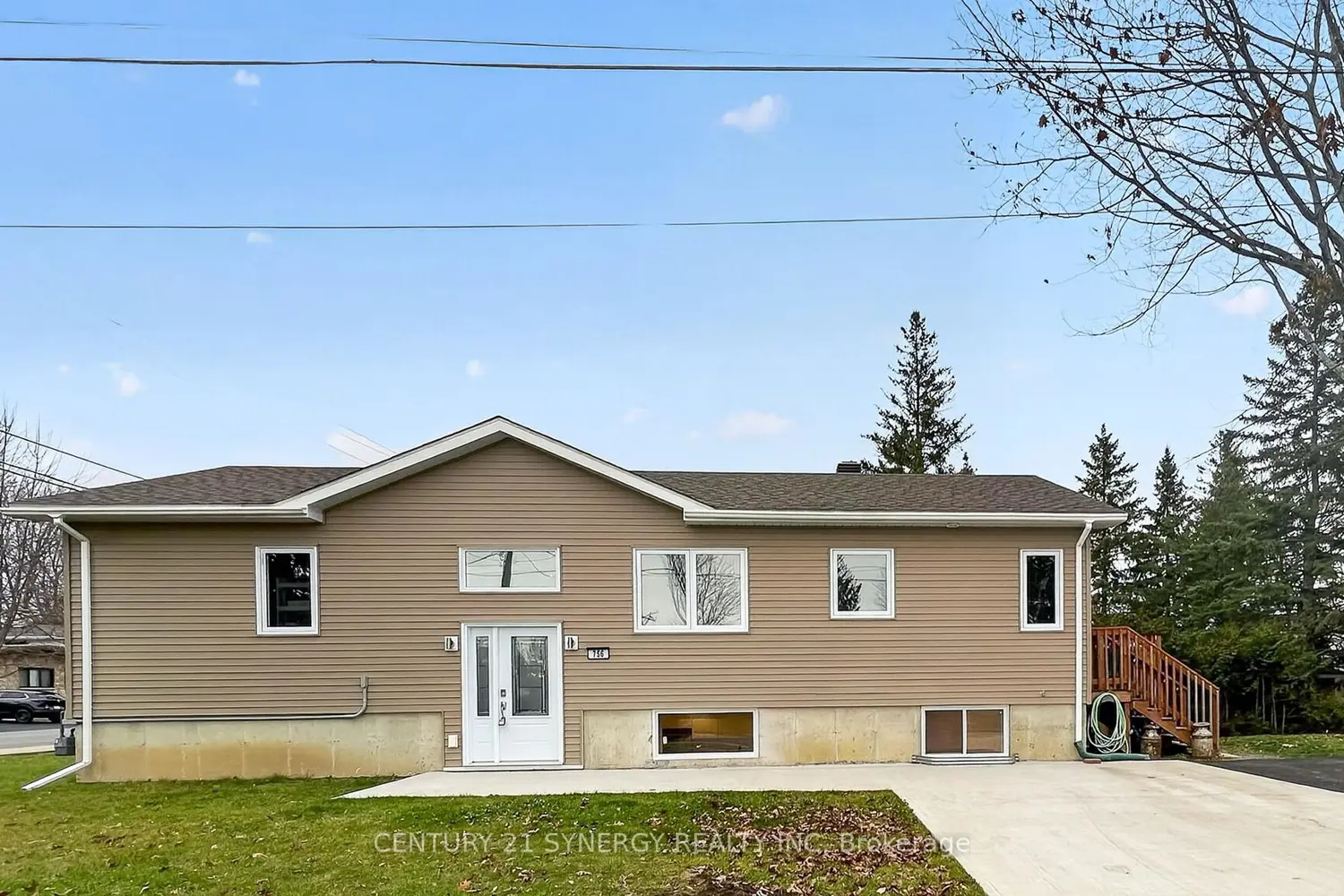756 Laval Street photo 2