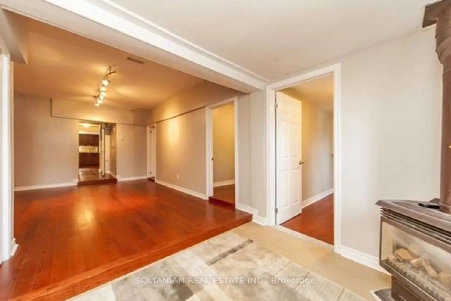 257 Parkwood Avenue photo 3