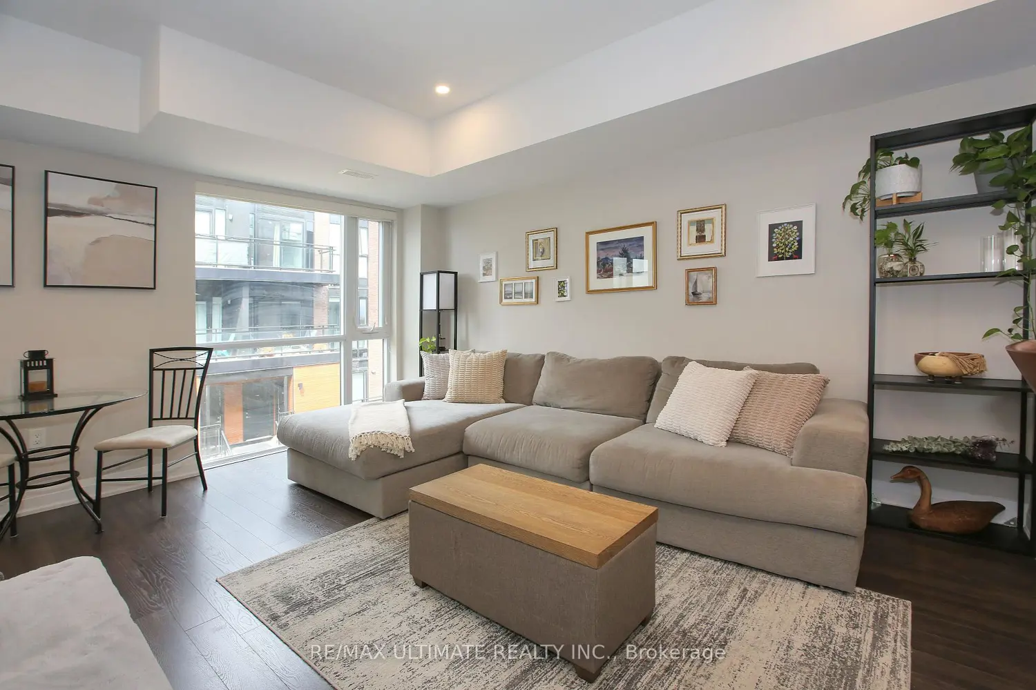 52 Coles Avenue E403 photo 4