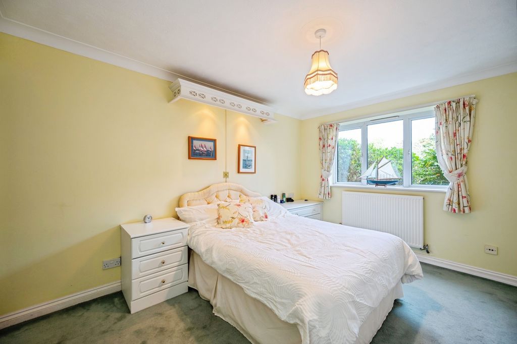 Additional image 9 of 3 bed flat for saleSea Front, Hayling Island, Hampshire PO11