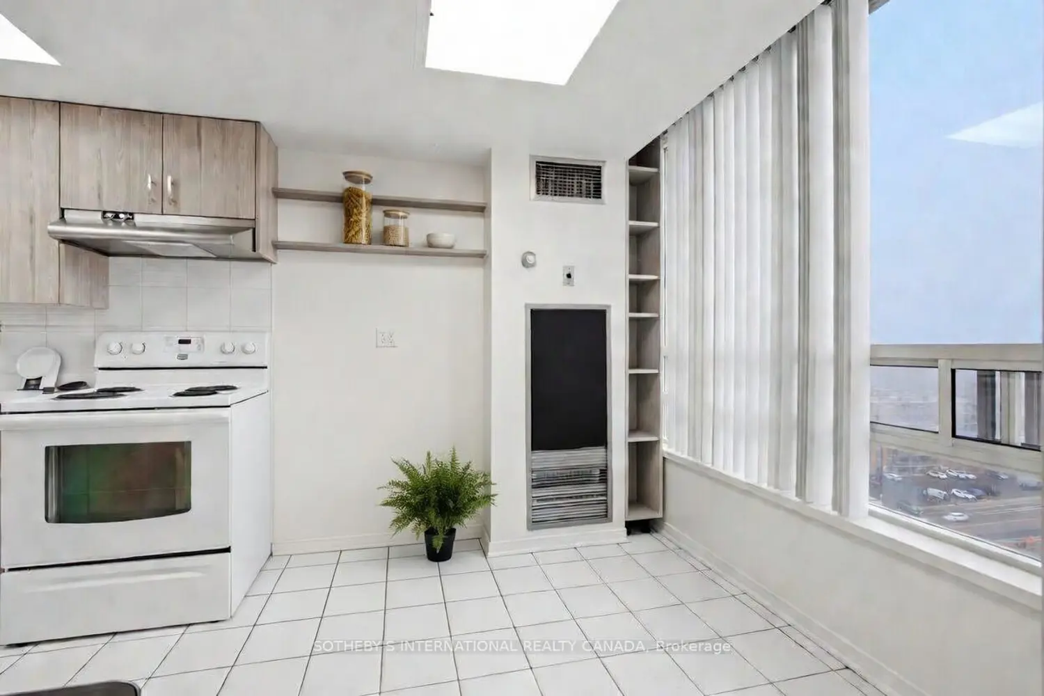 75 King Street 1512 photo 3