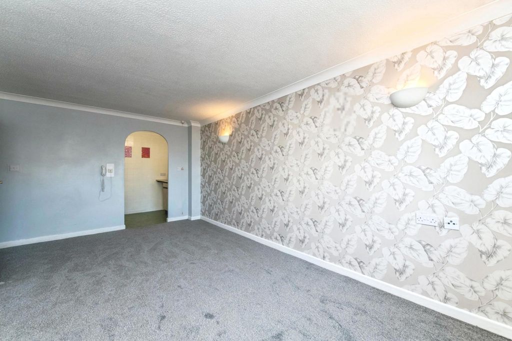 1 bed flat for saleKing Street, Honiton, Devon EX14 photo 4