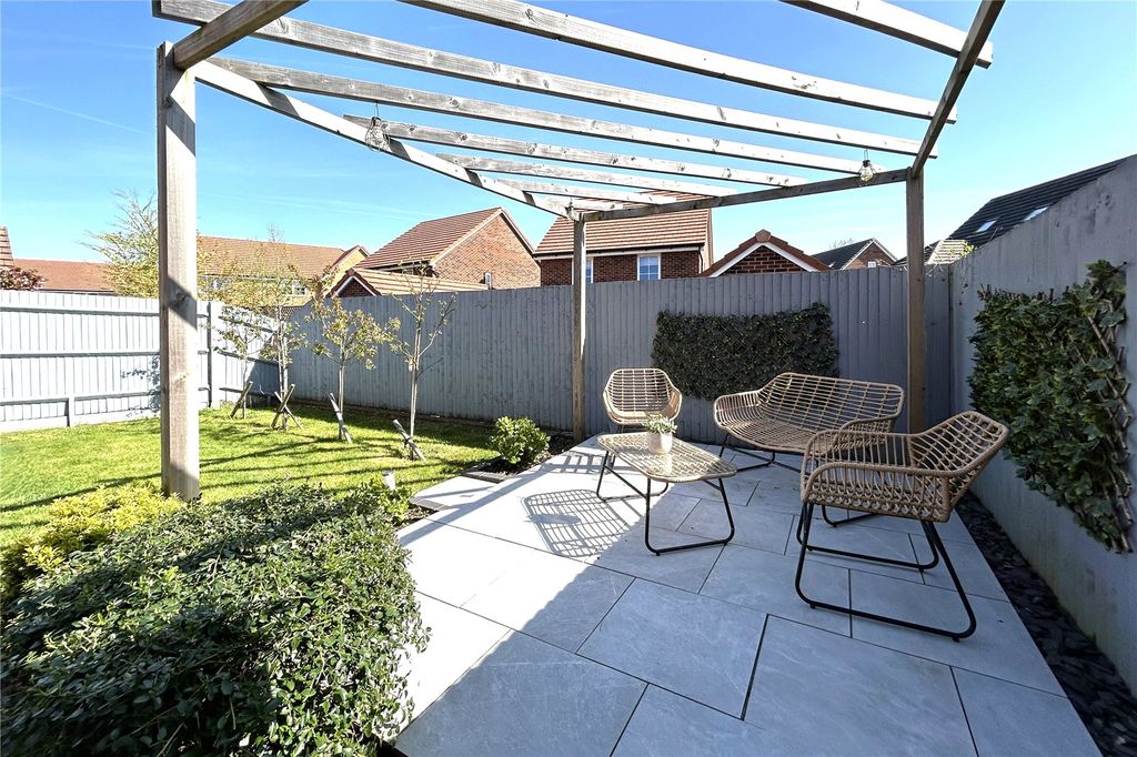 Additional image 28 of 5 bed detached house for saleViney Close, Hook, Hampshire RG27