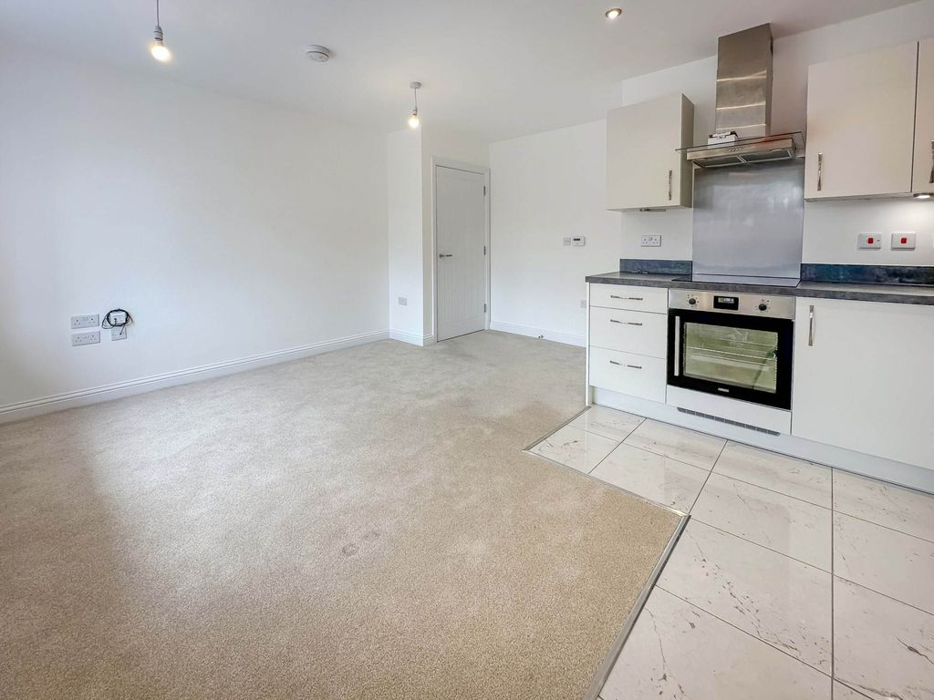 3 bed flat for saleSt Nicholas Place, Sheringham NR26 photo 5