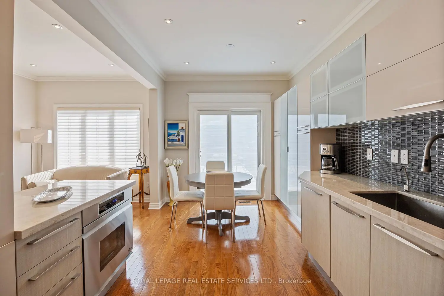 140 Kingsbridge Circle photo 5