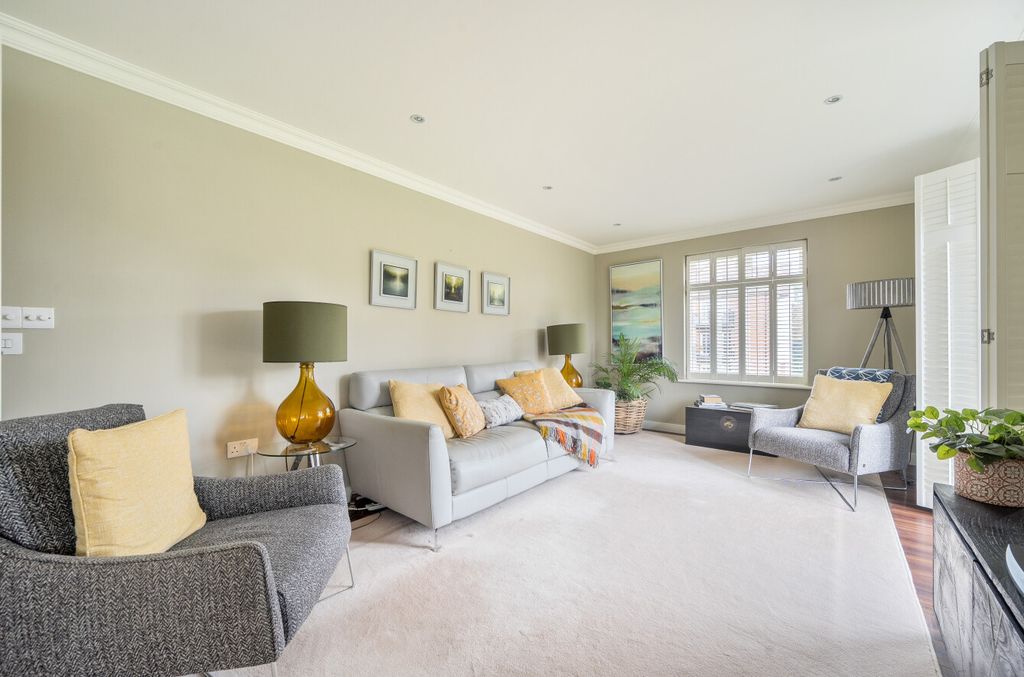 Additional image 2 of 2 bed flat for saleHindhead, Surrey GU26