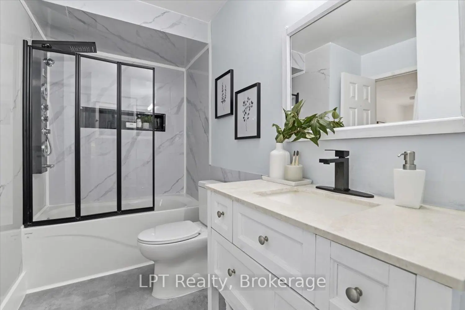831 Lavis Street photo 4