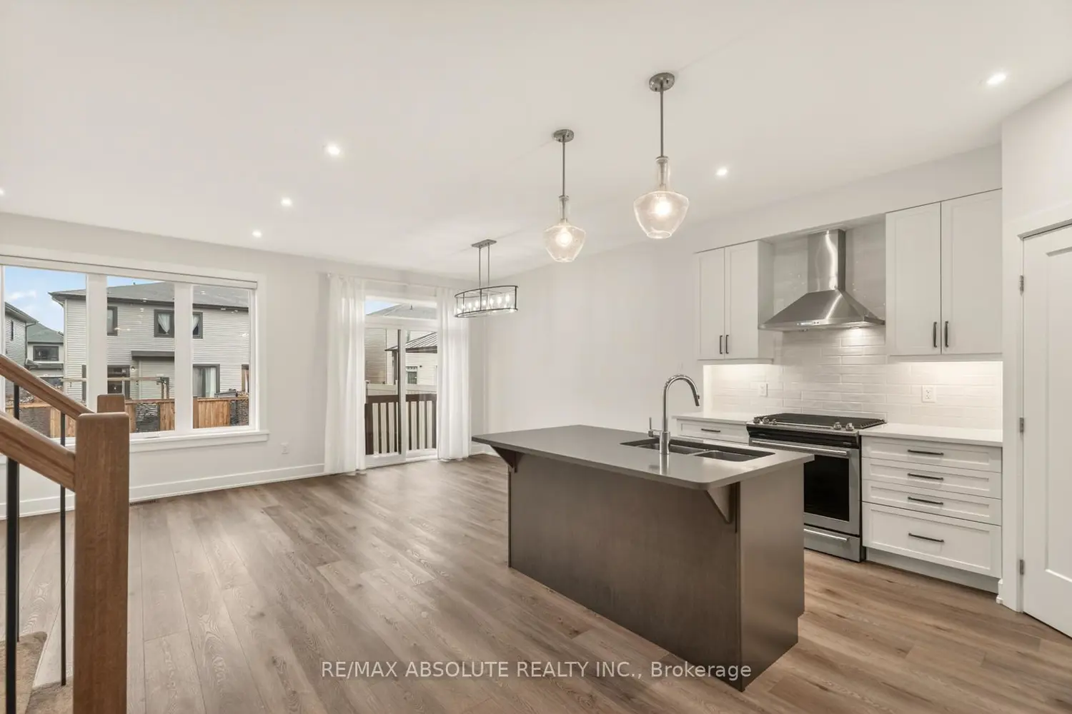 8 Taber Street photo 4