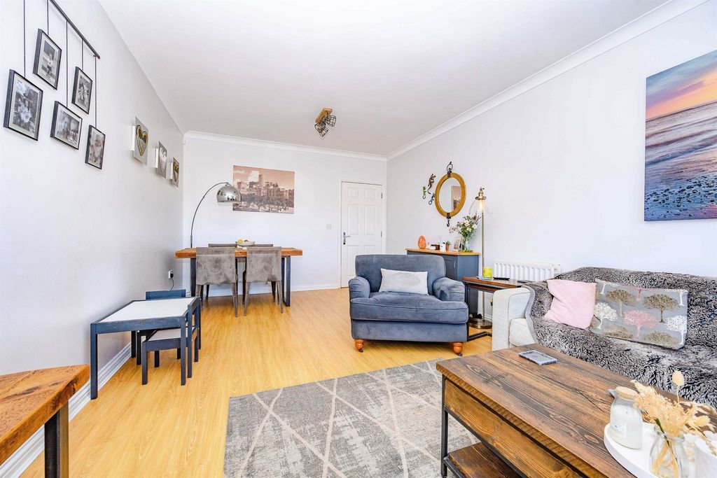 Additional image 5 of 2 bed flat for saleStationers Place, Hemel Hempstead HP3