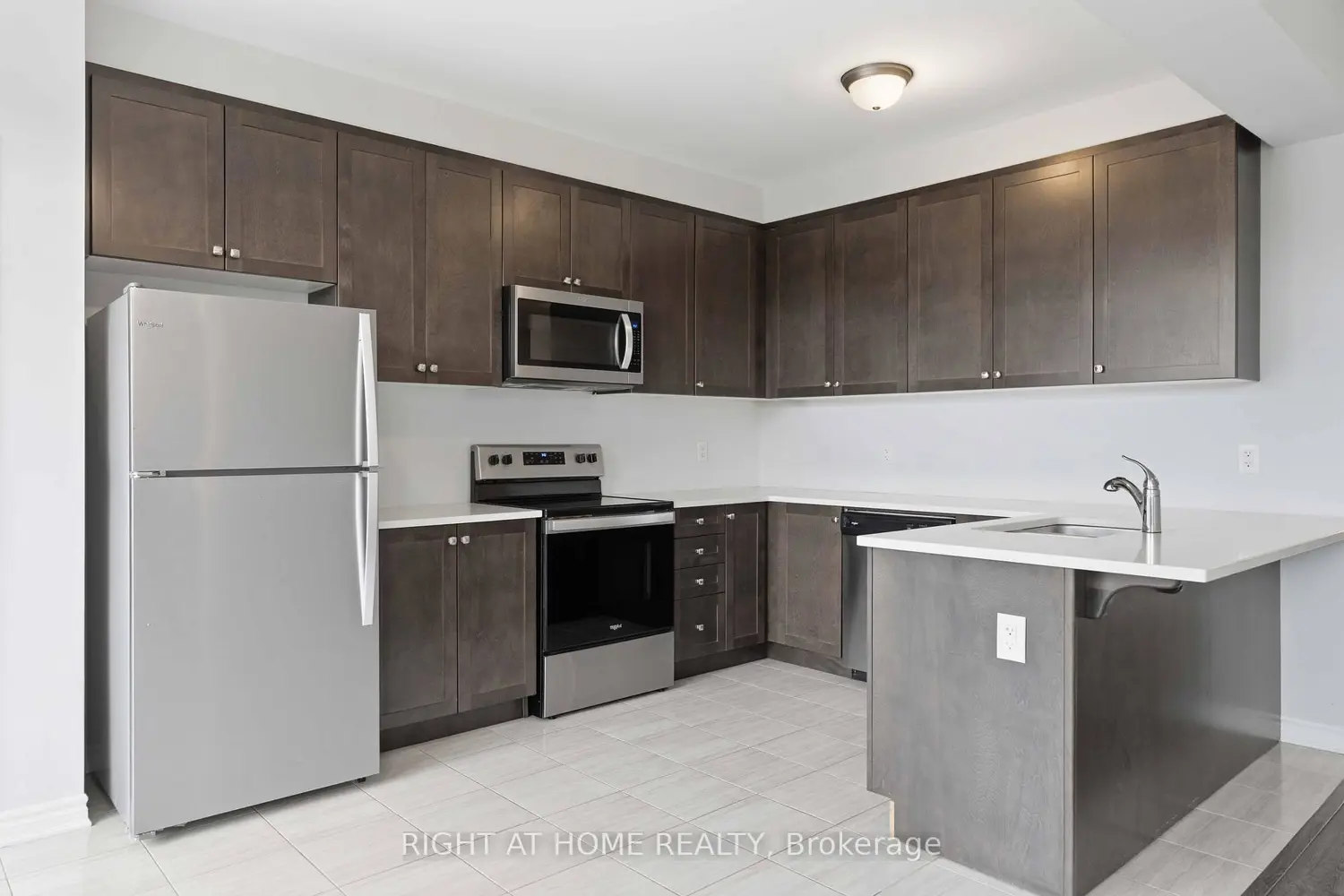 404 Edgevalley Court photo 5