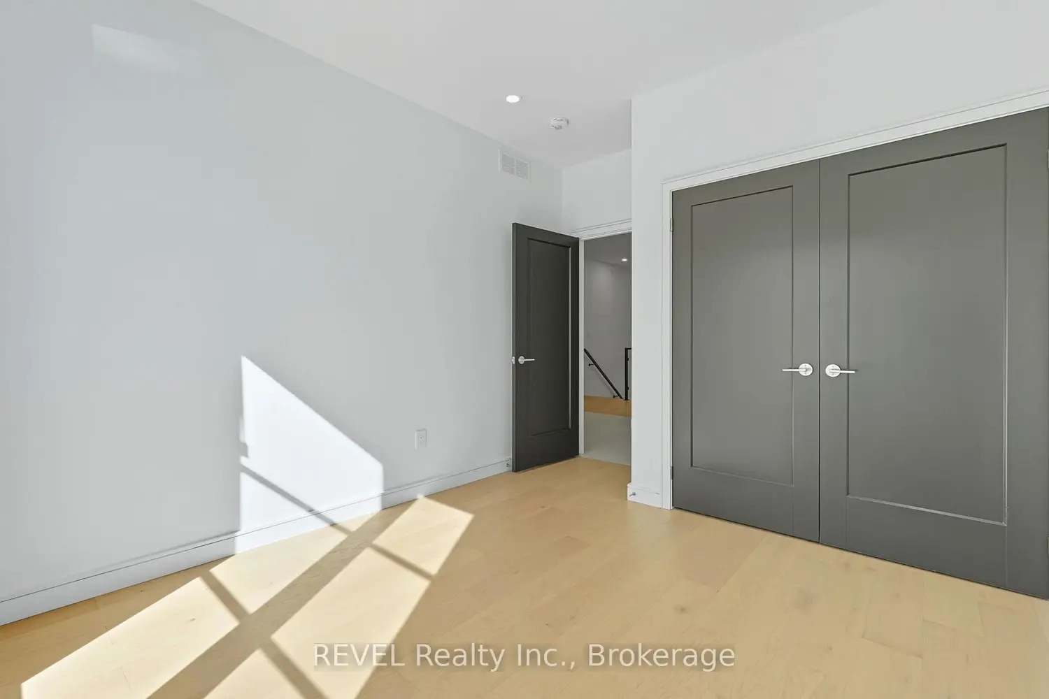 40 Ivy Crescent photo 5
