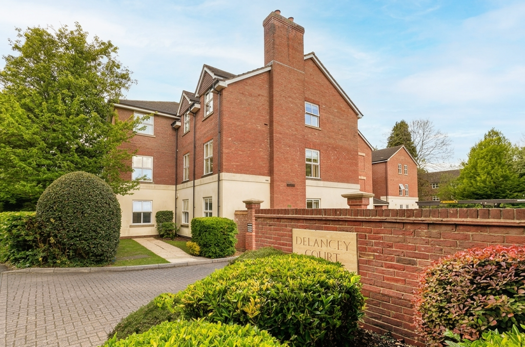 3 bed flat for saleWimblehurst Road, Horsham RH12