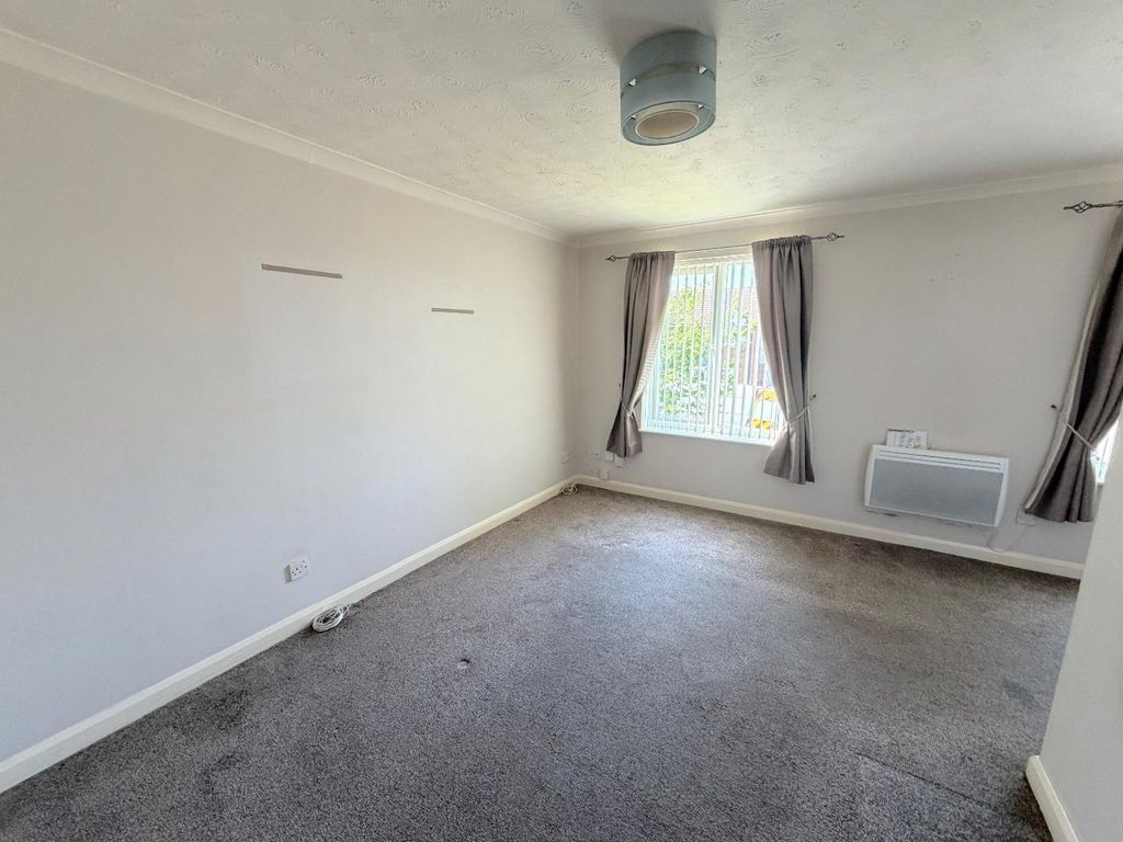 2 bed flat for saleStonethwaite Close, Bakers Mead, Hartlepool TS24 photo 2