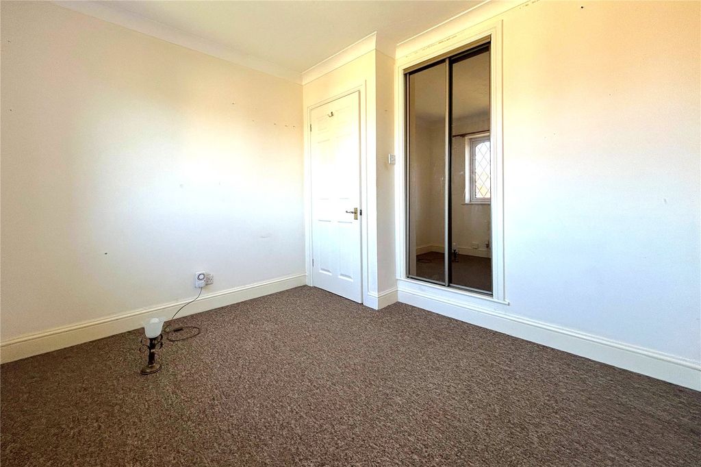 Additional image 15 of 4 bed detached house for saleDriftway Road, Hook, Hampshire RG27