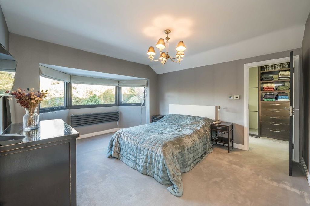4 bed detached house for saleOrmond Crescent, Hampton TW12 photo 5